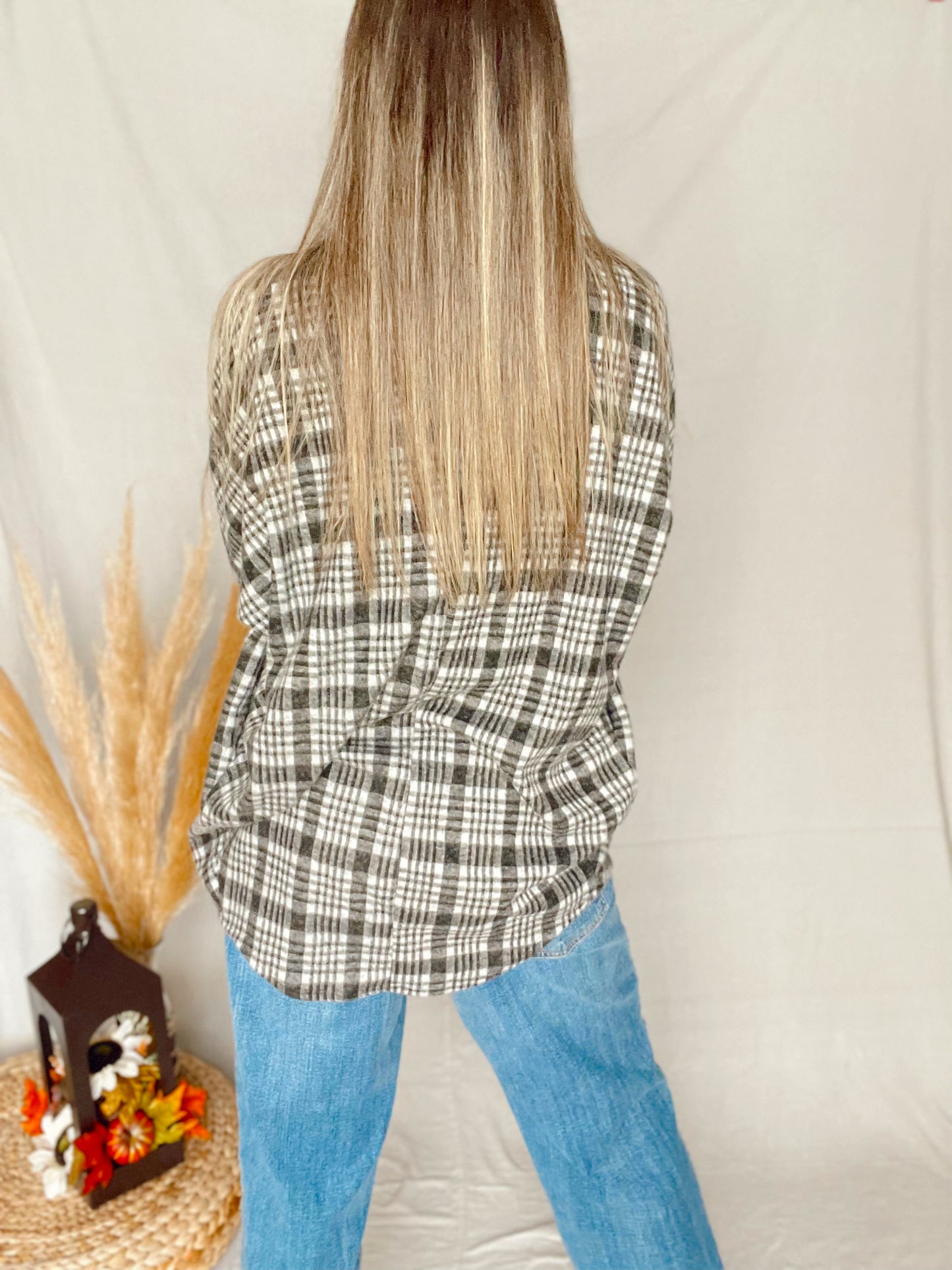 Plaid Round Pocket Black Cardigan