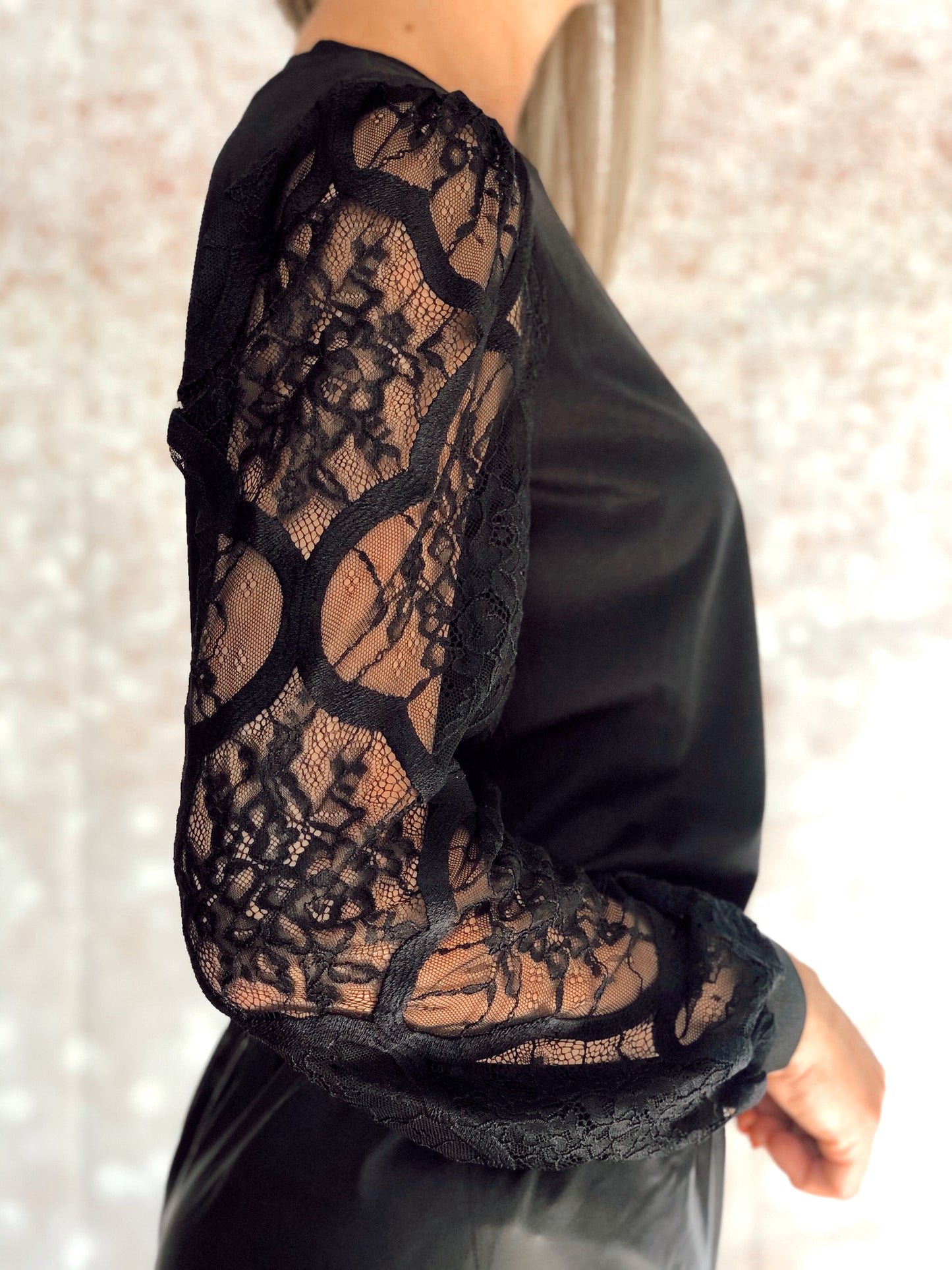 Elisa Black Puff Sleeve Causal Chic Top