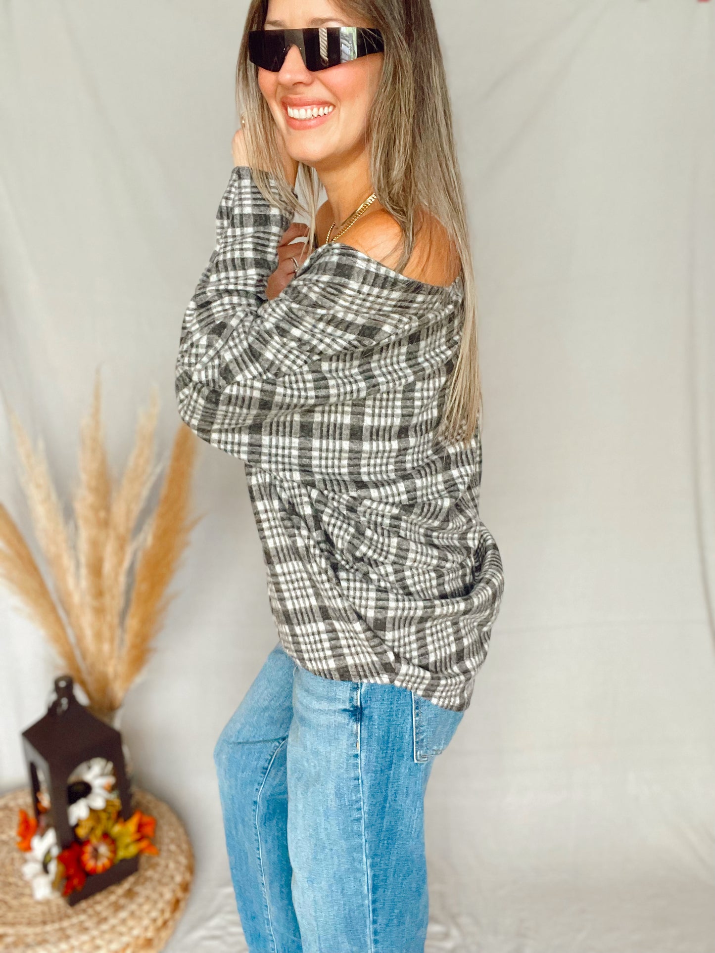 Plaid Round Pocket Black Cardigan